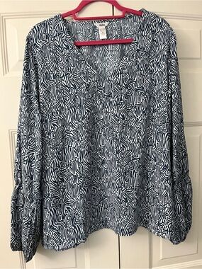 Dalin Navy Design V-Neck Lightweight Blouse